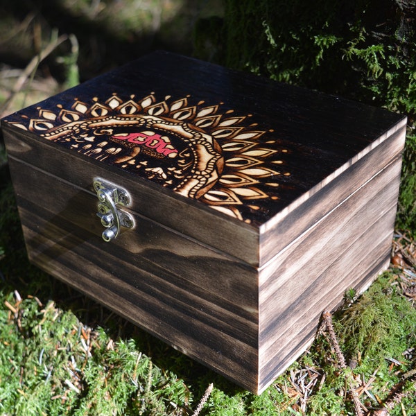 Red mushroom mandala wooden keepsake box, hippie boho gift, stash box, trippy geometric artwork, wooden box, alternative gift, pyrography