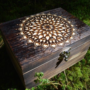 Mandala wooden keepsake box, hippie boho gift, stash box, trippy geometric artwork, wooden box, alternative gift for her, for him,Pyrography