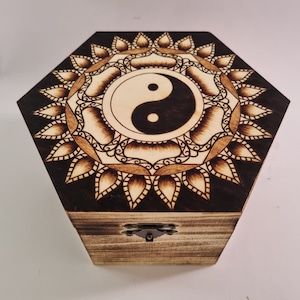 Hexagonal Yin Yang wooden keepsake box, pyrography gift box, geometric sacred geometry meditation gift, altar box, stash box, jewellery box