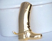 Vintage gold tone plain tall boots with single set-in rhinetone close to the leg calf.