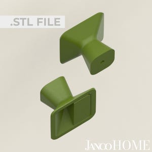 Puede incluir: Dos pomos de armario cuadrados de color verde con una parte superior en forma de cono. Los pomos están hechos de un material texturizado y tienen un pequeño agujero en el centro de la parte inferior.