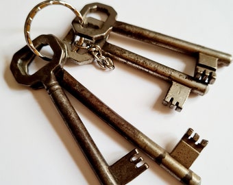 Set vintage keys- skeleton key- brass and metal - military