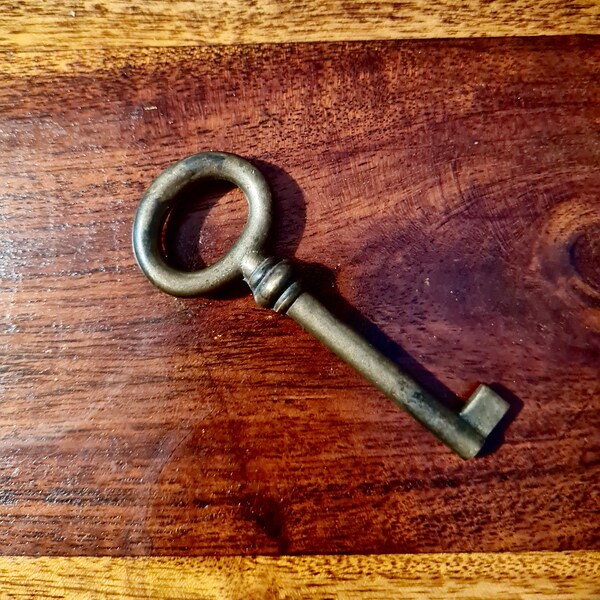 One Vintage Old Small Key - Skeleton Key - Old Key - Steampunk,Vintage Key