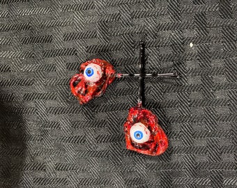 Mechaniczna pomarańcza - czerwone spinki do włosów Kroovy Eyeball