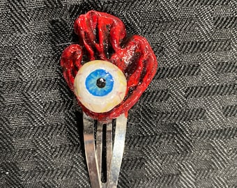 Mechaniczna pomarańcza - spinki do włosów Red Kroovy Eyeball