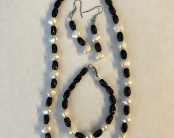 Fresh water pearls with black beads