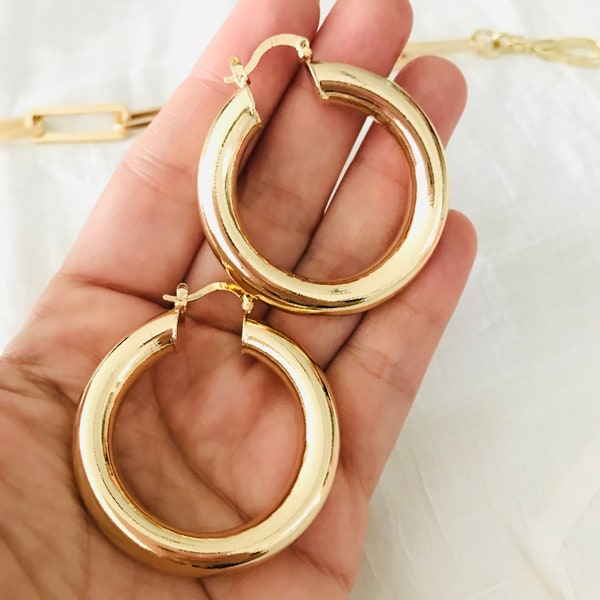 Chunky Hoop, Gold Filled Medium Hoop, Chunky Gold Hoop Earrings, 18K Gold Filled Earring, Chunky Earrings 1,5" width,  Earring for Women