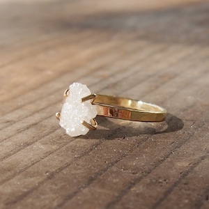 Anillo de oro de diamantes en bruto, anillo de plata de diamante sin procesar, anillo de diamantes solitario, anillo de diamantes rellenos de oro, anillo de piedra preciosa, anillo de piedra de nacimiento de abril