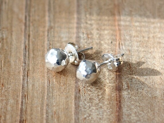 Hammered silver shop stud earrings