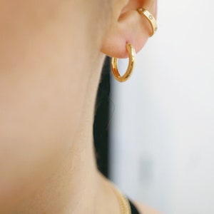 14K Solid Gold huggie Earrings / Dainty huggie earrings / small hoop / Fine jewelry / medium hoop earrings / Huggies  / Thick Hoop / 15 mm