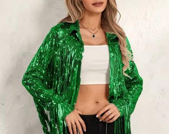 Chaqueta personalizada verde con lentejuelas y borlas: atuendo para la fiesta del Día de San Patricio.