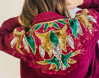 Chaqueta vaquera roja vintage rediseñada: Circo con lentejuelas doradas