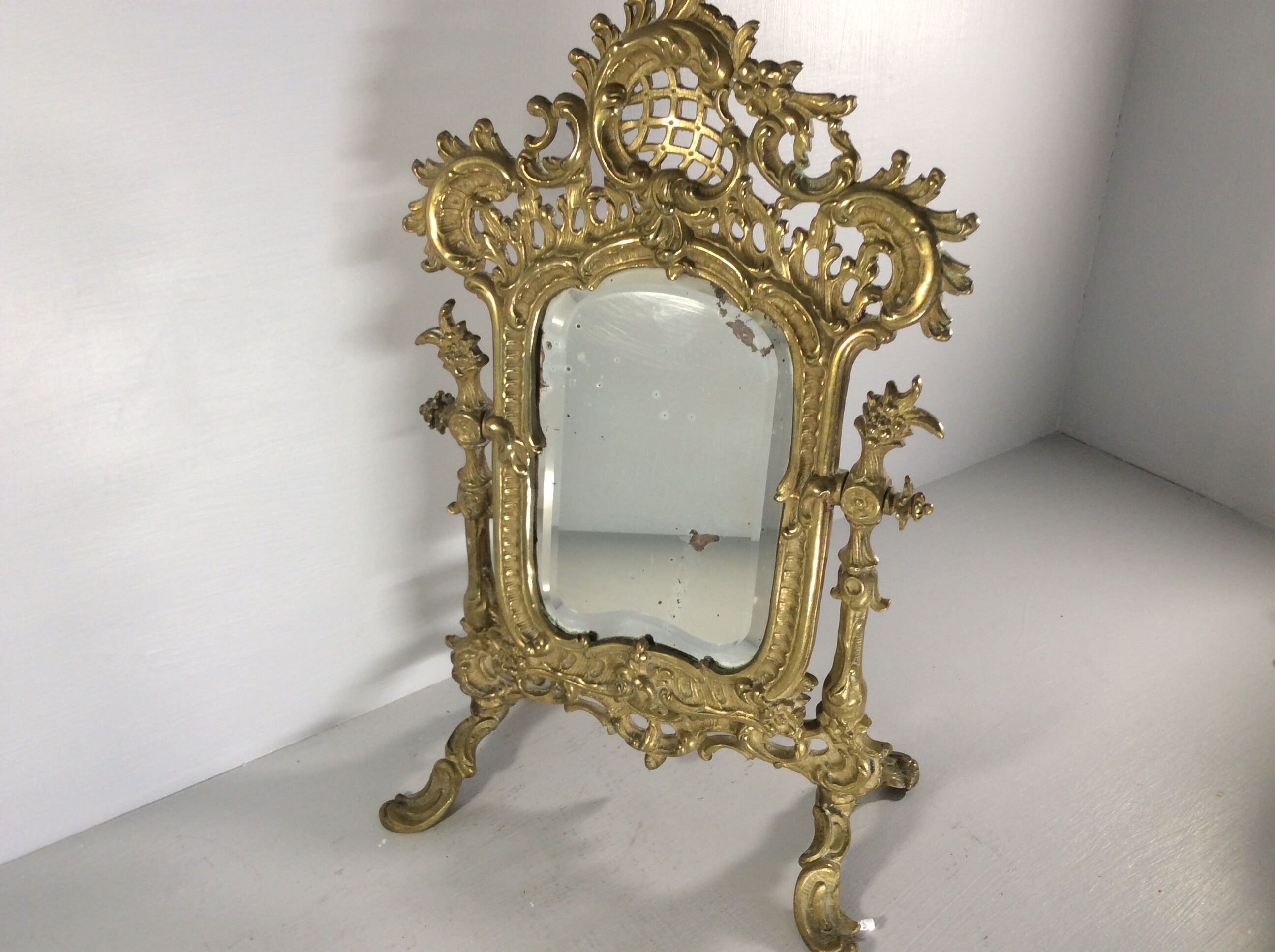 Français Antique Bronze Orné de Miroir Table, Inclinable Lourd Classique Français Vanité Miroir