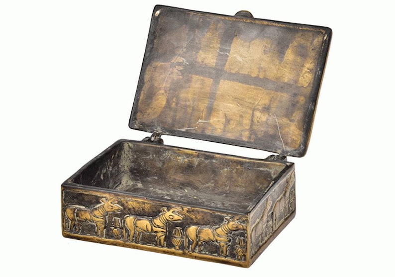 Trinetra superfine brass animal jewelry box.