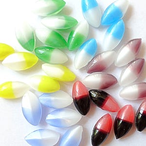 6 pietre preziose Navette, pietre di vetro fatte a mano, ovali appuntite 10x5, bicolore bianco, blu, nero, rosa, originali prodotte in Germania, anni '50