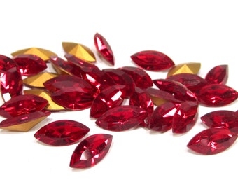 12 rhinestones glass stones faceted chatons 15x7mm marquise red gold foiled machine cut navette made in Germany 1970s