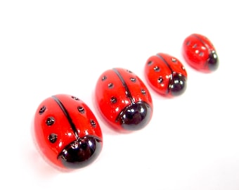 12 cabochons handgemachte Glassteine oval 8x6/7x5/5x4/4x3 mm Marienkäfer Rot schwarz opak original hergestellt in Deutschland 1960er Jahre