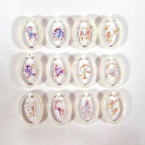 2 lub wszystkie wisiorki ze znakami zodiaku ręcznie robione szklane kamienie 18 x 13 mm szklane znaki zodiaku aurora borealis przezroczyste wykonane w Niemczech 1970