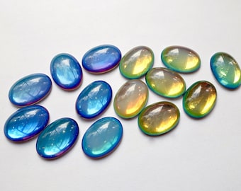 4 Cabochons 18 x 13 mm Ovale Sahara Héliotrope Bleu Jaune Opale Pierre de Lune Verre Années 1970