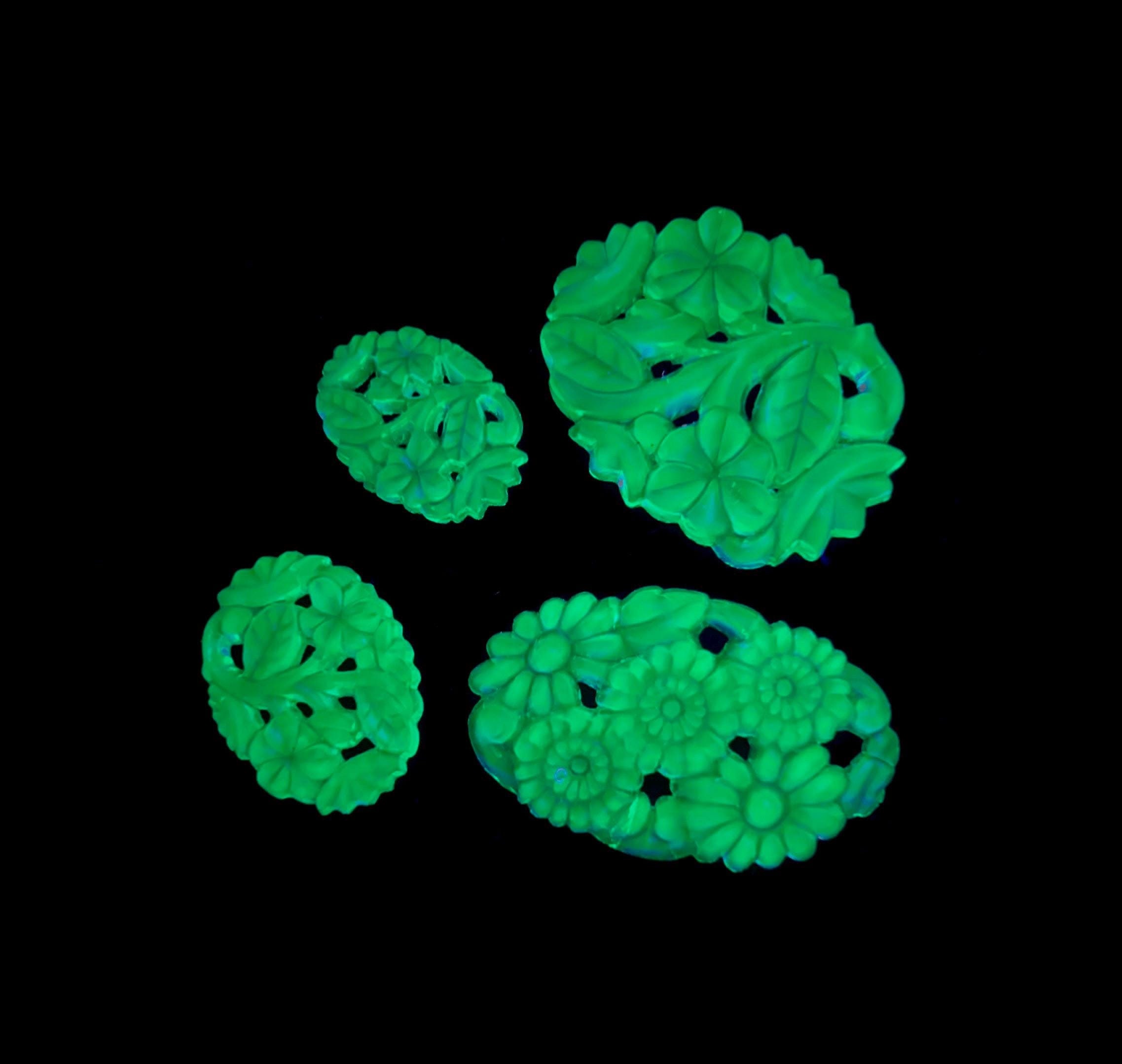 ウランガラスカボション、楕円形の花柄、手作りガラスストーン、ウラン