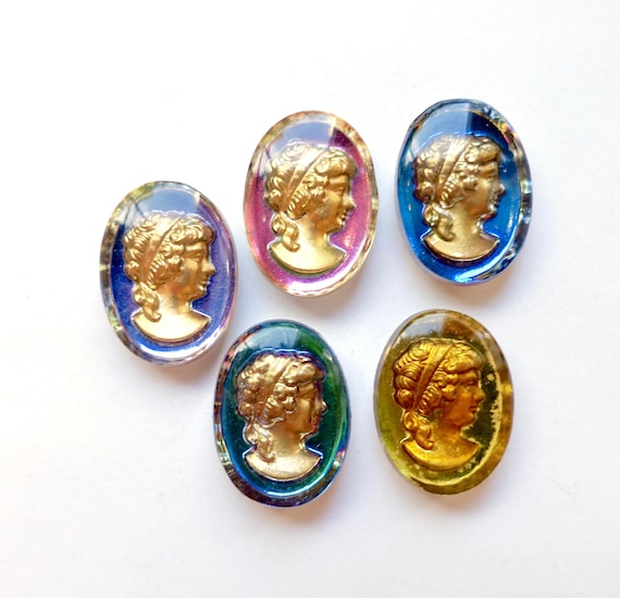 2 Gemmen Cabochons handgemachte Glassteine 18x13 oval iridis vitrail Bronze gemme kamee Frauenkopf Frau original Made in Germany ca. 1970