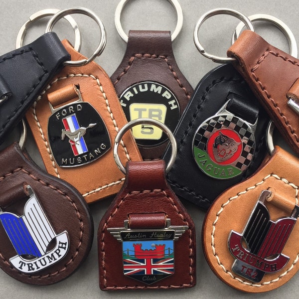 Porte-clés en cuir fait main avec choix de badges émaillés pour voitures classiques - Idéal pour la fête des pères, un anniversaire ou un cadeau de Noël