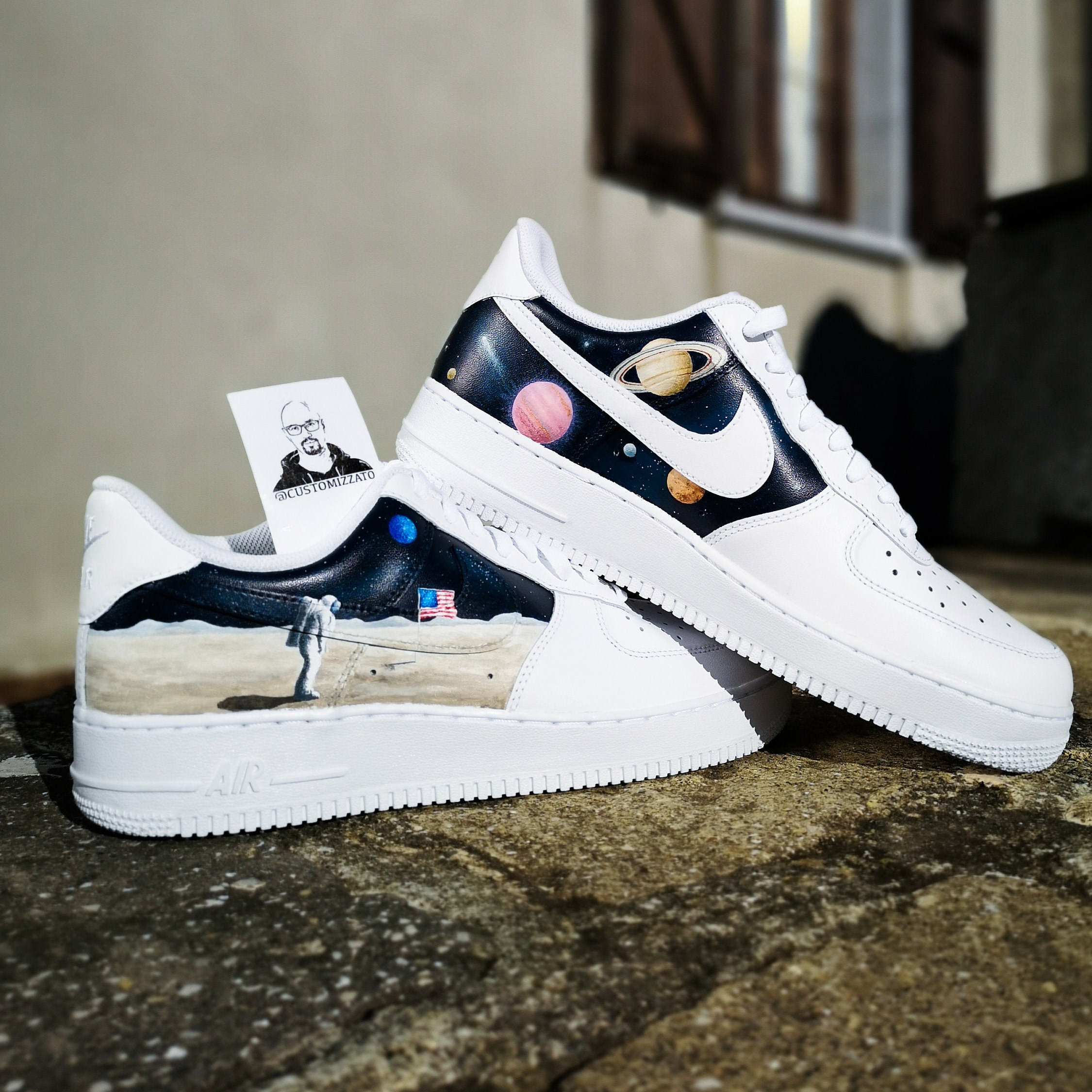Custom sneakers Nike Air Force 1 ''De eerste man op de - Etsy Nederland
