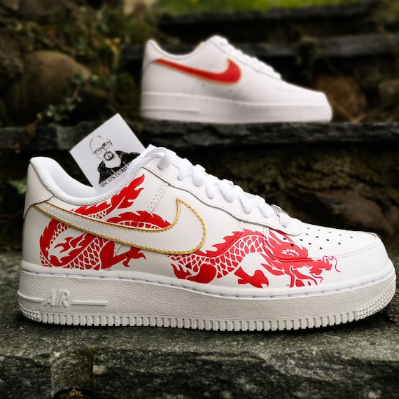 Anestésico Alternativa por favor confirmar Personalizadas Nike Air Force 1 Dragón rojo - Etsy España