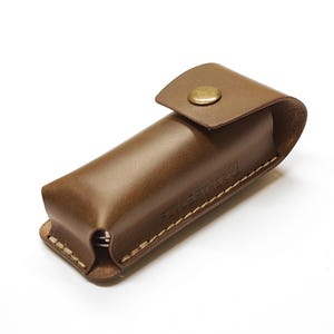 Leder-Gürteltasche für Multitool mit Metall-Gürtelclip.