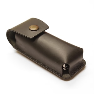 Leder-Gürteltasche für Multitool mit Metall-Gürtelclip.