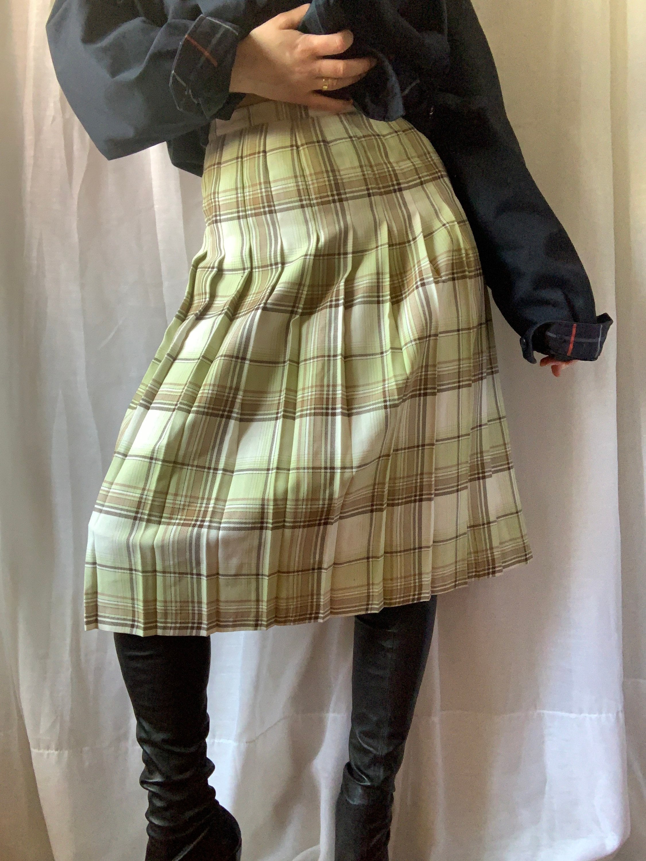 Is That The New Boxy Pleated Plaid Skirt ??
