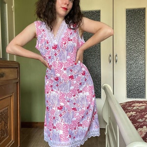 Abito sottoveste sovietico vintage anni '60-'70 con motivo floreale viola e rosa, taglia M, sottoveste intera, lingerie URSS