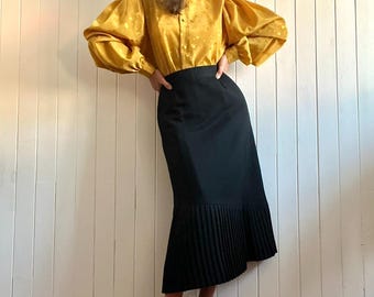 Vintage 1980s Black Woolen Pencil Skirt with Pleats - Size Small
