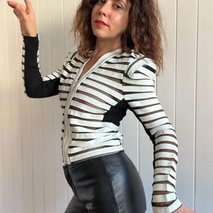 Veste sans manches zippée vintage en similicuir et en maille transparente de l'an 2000 Épaules surélevées, petite taille