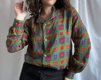 Blusa vintage de viscosa verde de los años 50 con estampado geométrico, hecha a mano, de manga larga