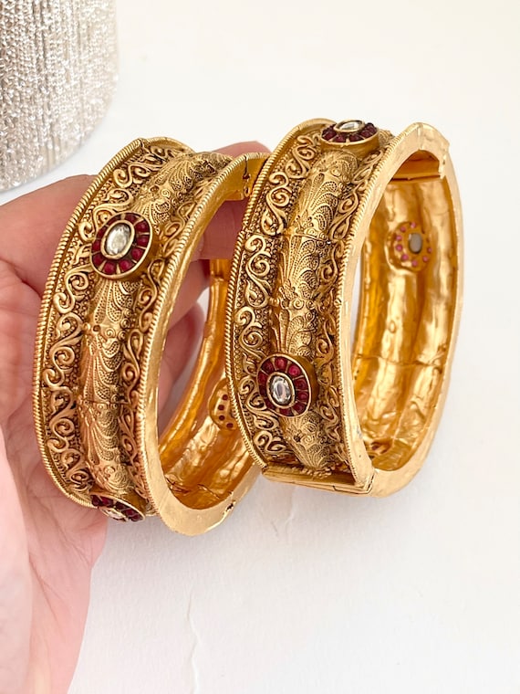 Meenakari gold hotsell bangles design