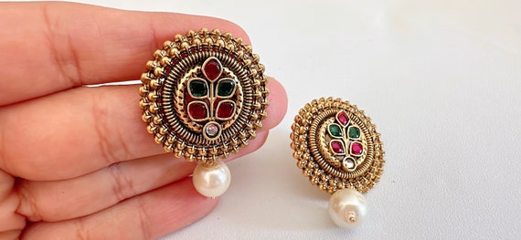Senco Gold Women Gold & Diamonds Traditional Blink Gold Studs Earrings :  Amazon.in: Fashion