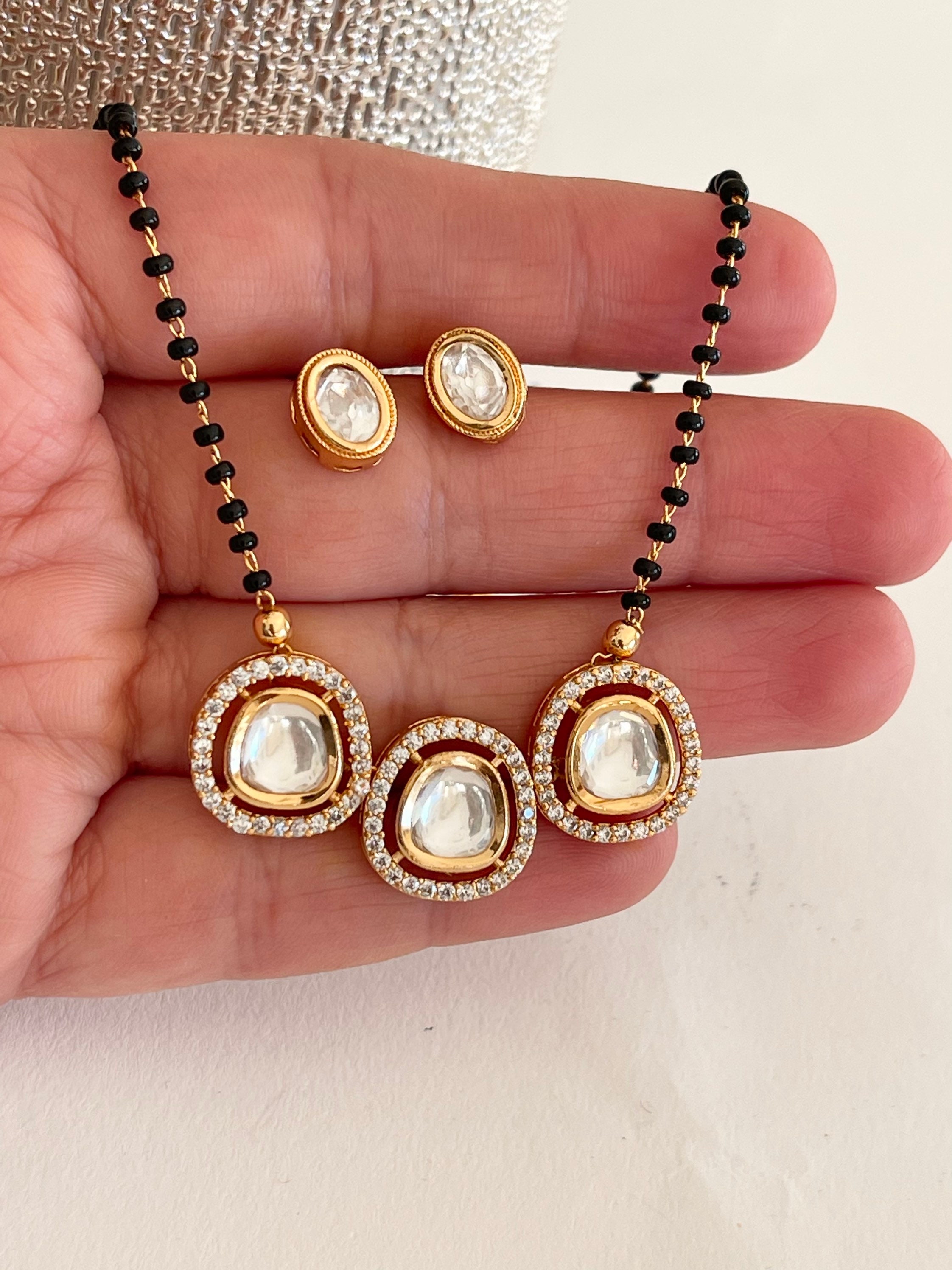 Gold kundan deals mangalsutra