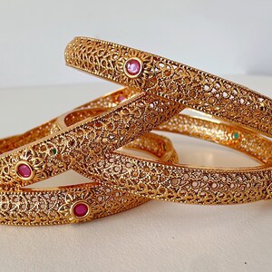 Ruby Green antique bangles 4 PC /Antique Gold polki Bangles  4 PC Chura pair / /Indian Bangles/Kundan bangles/Indian wedding jewelry /