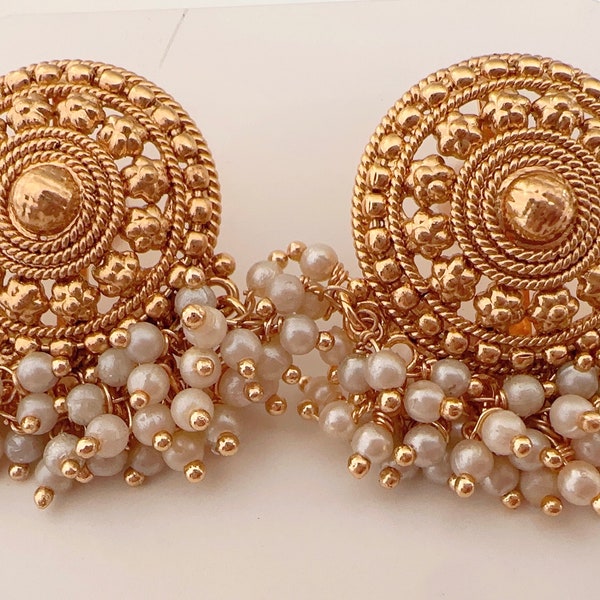 Boucles d'oreilles clous d'or antiques en grappe de perles/ressemblent à de vraies boucles d'oreilles en or/boucles d'oreilles en or/boucles d'oreilles clous/boucles d'oreilles indiennes Kundan