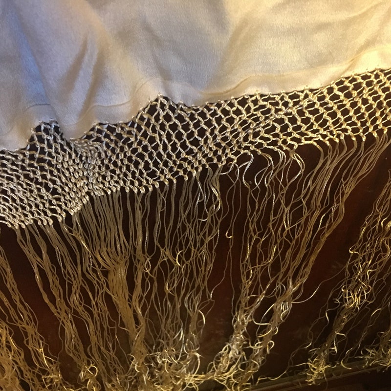 how to wear a piano shawl