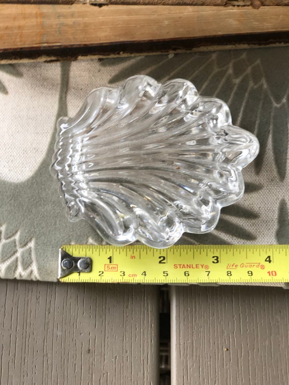 Vintage glass shell trinket box - image 3
