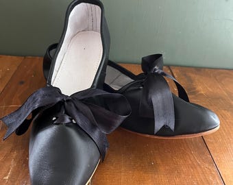 Lady’s shoes for late 18th Century and early 19th Century Regency Leather shoes - Black