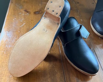 Ladie’s shoes for 18th Century Black Leather-Buckles Included formal heel