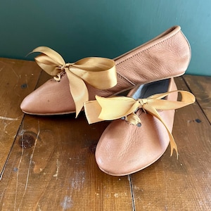 Lady’s shoes for late 18th Century and early 19th Century Regency Leather shoes - buff