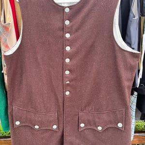 Chaleco colonial de lana marrón para hombre, principios de la década de 1750