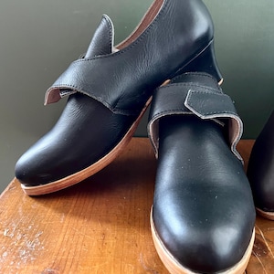 Ladie’s shoes for 18th Century Black Leather-Buckles Included formal heel