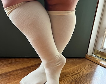 Wide calf Stockings for men and ladies. Super stretchy!