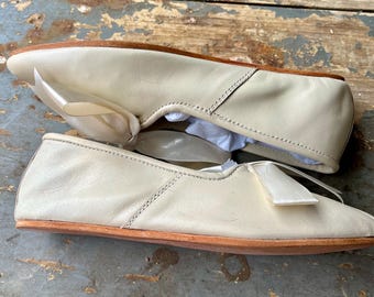 Ladies shoes for late 18th Century and early 19th Century Regency Leather shoes - Cream **New**