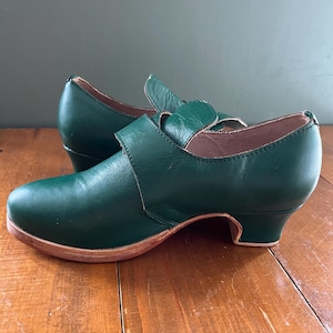 Ladie’s shoes for 18th Century Green Leather-Buckles Included formal heel